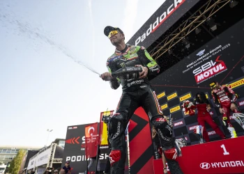 Jonathan Rea conquista tre podi nell'evento francese di Magny-Cours