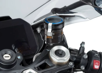 Protezione tappo serbatoio fuido freno anteriore