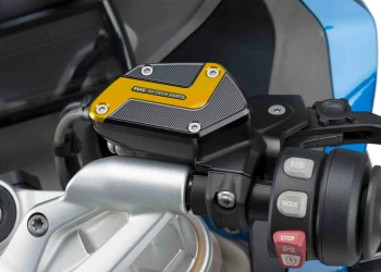 Cache maître-cylindre de liquide de frein avant