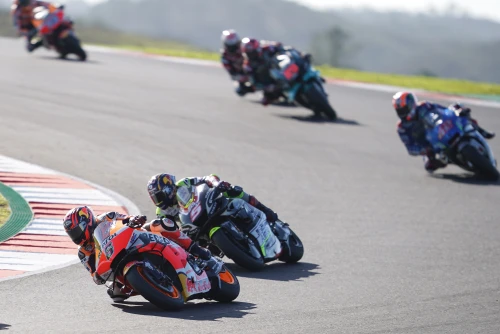 Bradl conclude la stagione in grande stile