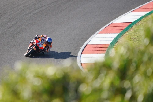 Bradl conclude la stagione in grande stile