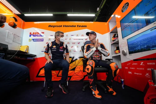 Marc Márquez et Pol Espargaró ne terminent pas la course à domicile