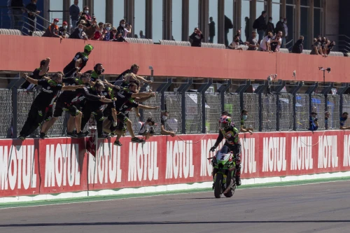 Rea taglia punti dopo un'altra vittoria a Portimão