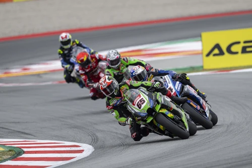 THE RIDERS OF THE KAWASAKI RACING TEAM HAVE GIVEN THEIR ALL IN THE RACES AT THE BARCELONA-CATALUNYA RACE-TRACK