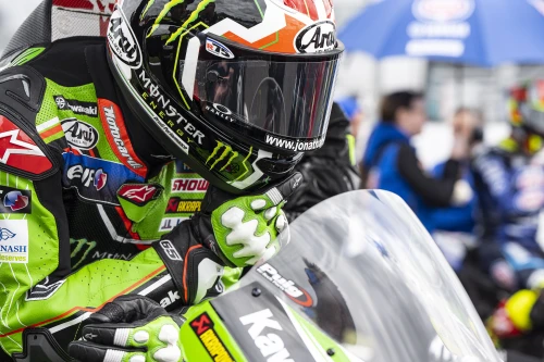 Good performance by Jonathan Rea at Domington Park with two third places in the first race and the Superpole on sunday