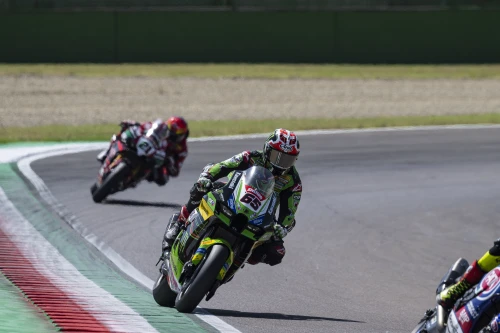 Rea manté la seva progressió amb dos pòdium a la prova celebrada en el circuit Italià d'Imola.