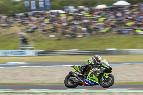 Tolles Wochenende für Jonathan Rea mit einem Sieg am Samstag und zwei Podestplätzen am Sonntag