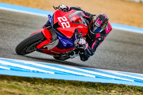 Puig sigue impulsando la carrera de Ana Carrasco en su nueva aventura en WorldSSP