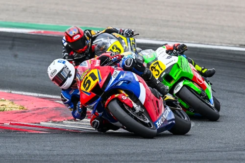 SUMMER DIDN’T STOP THEM: LAGLISSE DOMINATES ON THEIR RETURN TO ACTION