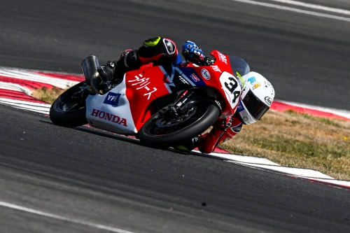 SUMMER DIDN’T STOP THEM: LAGLISSE DOMINATES ON THEIR RETURN TO ACTION