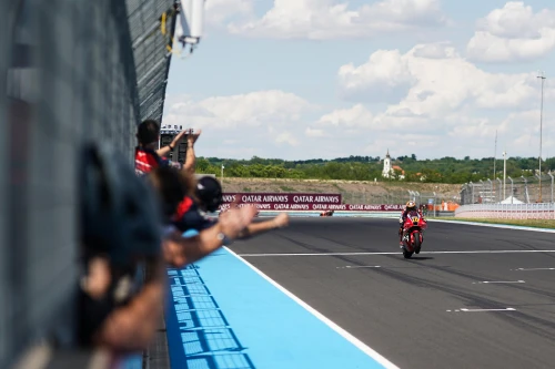 WEEK-END PALPITANT POUR PUIG AU SOMMET DU MOTOCYCLISME