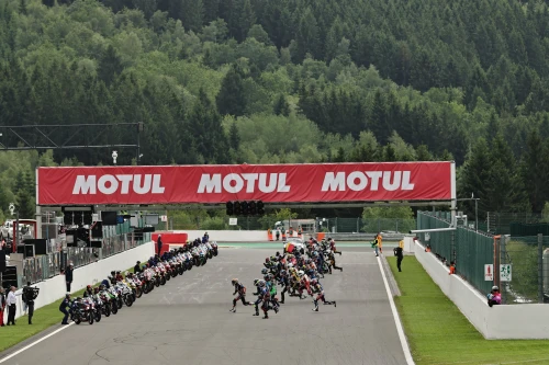 WEEK-END PALPITANT POUR PUIG AU SOMMET DU MOTOCYCLISME