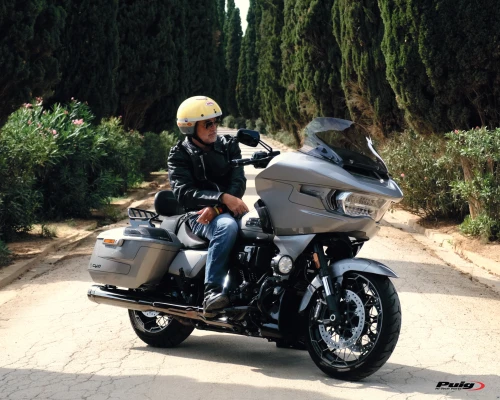 PUIG launches the new HIGH ROAD windshields for V-Twin motorcycles: choose between SPORT and TOURING